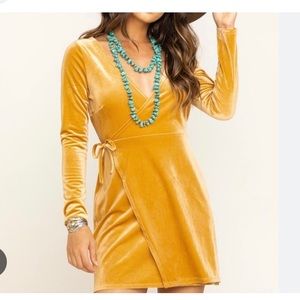 Shyanne dress  long sleeve dark yellow (mustered) super cuter wrap around. $15